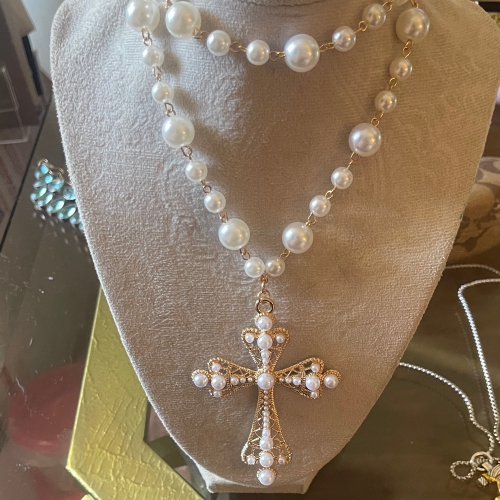 Chic Trendy punk Luxurious faux Pearl and Gold Cross Statement Necklace
